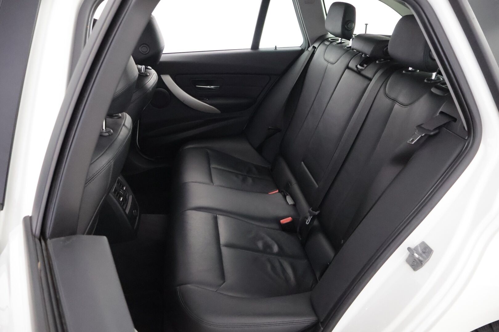 BMW 320 2019 F31 Touring 320i A xDrive Business Exclusive * Adapt.Vakkari / Vetokoukku / HUD / Sporttinahat / Peruutuskamera / LED - Lohkolämmitin / Ratinlämmitin / Juuri huollettu / Ei Adblue järjestelmää! - HULLUT AVAJAISHULINAT KORKOTARJOUS 3,29 %