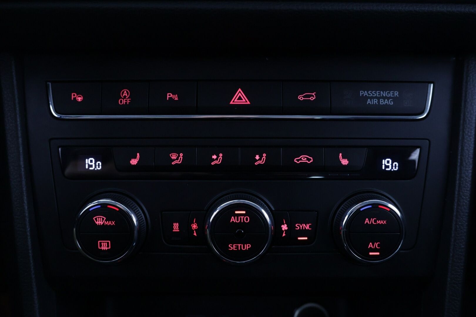 Seat Ateca 2019 1,6 TDI 115 Style Business DSG - Adpatiivinen vakionopeudensäädin | Webasto kaukosäädöllä | Automaattinen ilmastointi | Vetokoukku | P.Kamera | Tutkat eteen ja taakse |