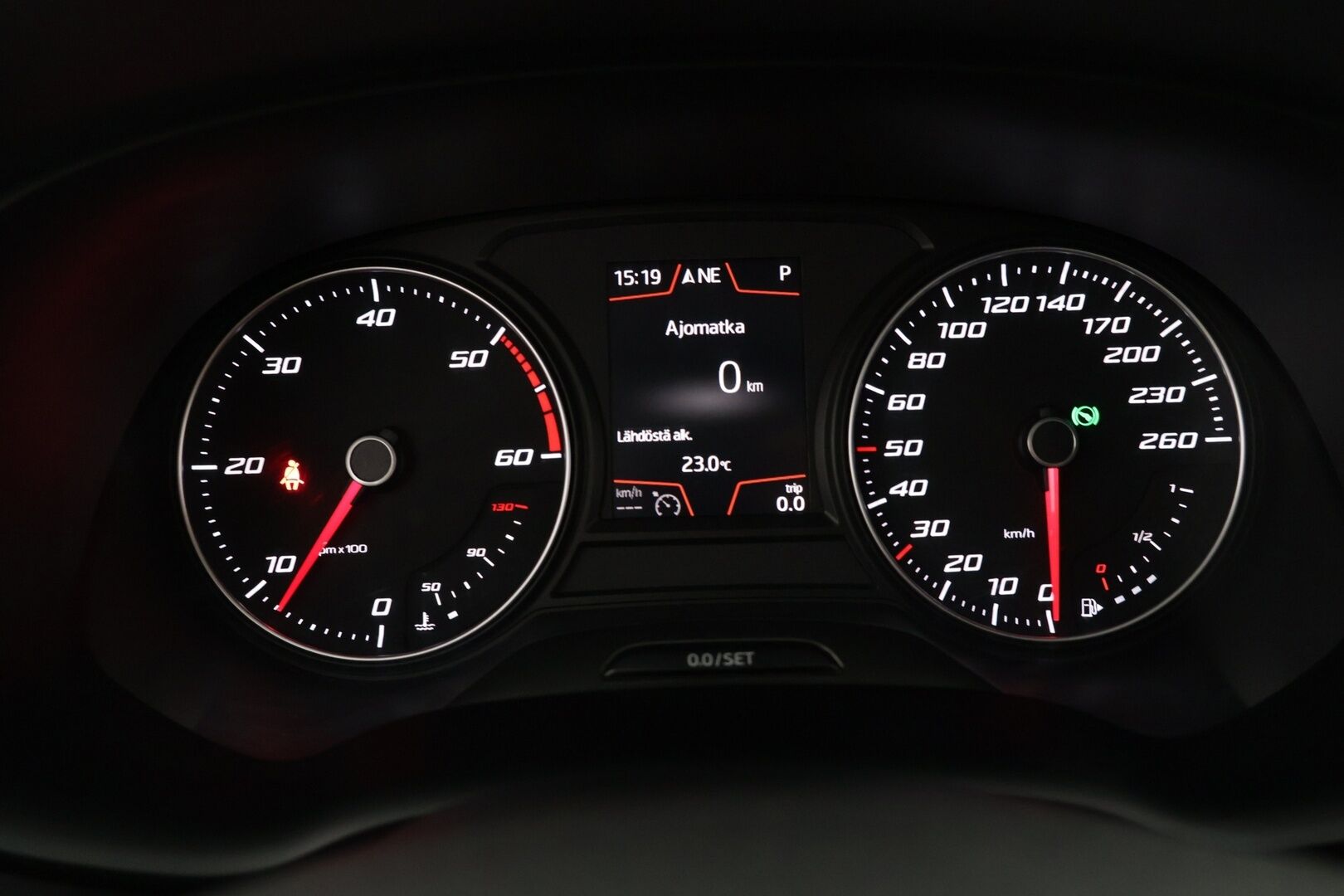 Seat Ateca 2019 1,6 TDI 115 Style Business DSG - Adpatiivinen vakionopeudensäädin | Webasto kaukosäädöllä | Automaattinen ilmastointi | Vetokoukku | P.Kamera | Tutkat eteen ja taakse |