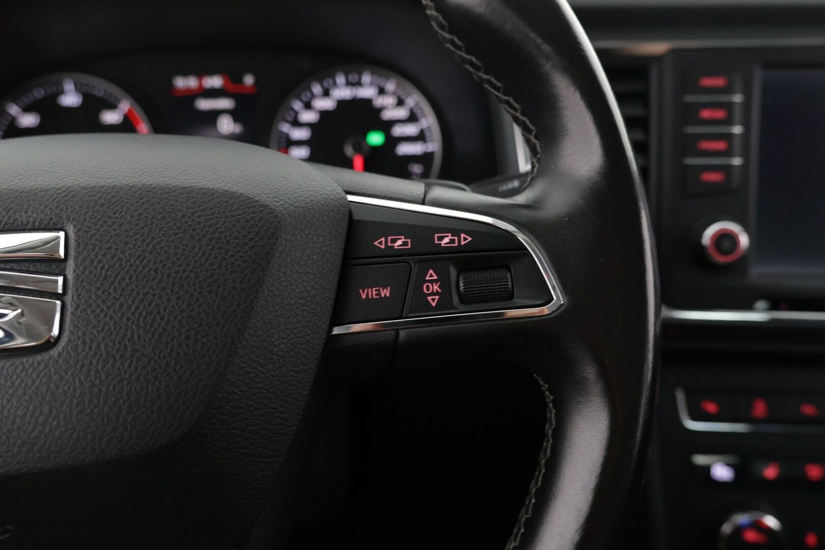 Seat Ateca 2019 1,6 TDI 115 Style Business DSG - Adpatiivinen vakionopeudensäädin | Webasto kaukosäädöllä | Automaattinen ilmastointi | Vetokoukku | P.Kamera | Tutkat eteen ja taakse |