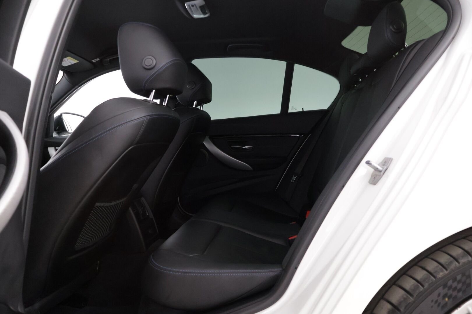 BMW 320 2019 F30 Sedan 320d xDrive M Sport Limited Edition - M-sport / Black Panel / Päivitetty Kaiutin Järjestelmä / ACC / Koukku / AppleCarplay / Peruutuskamera / Ratinlämmitin / Keyless 