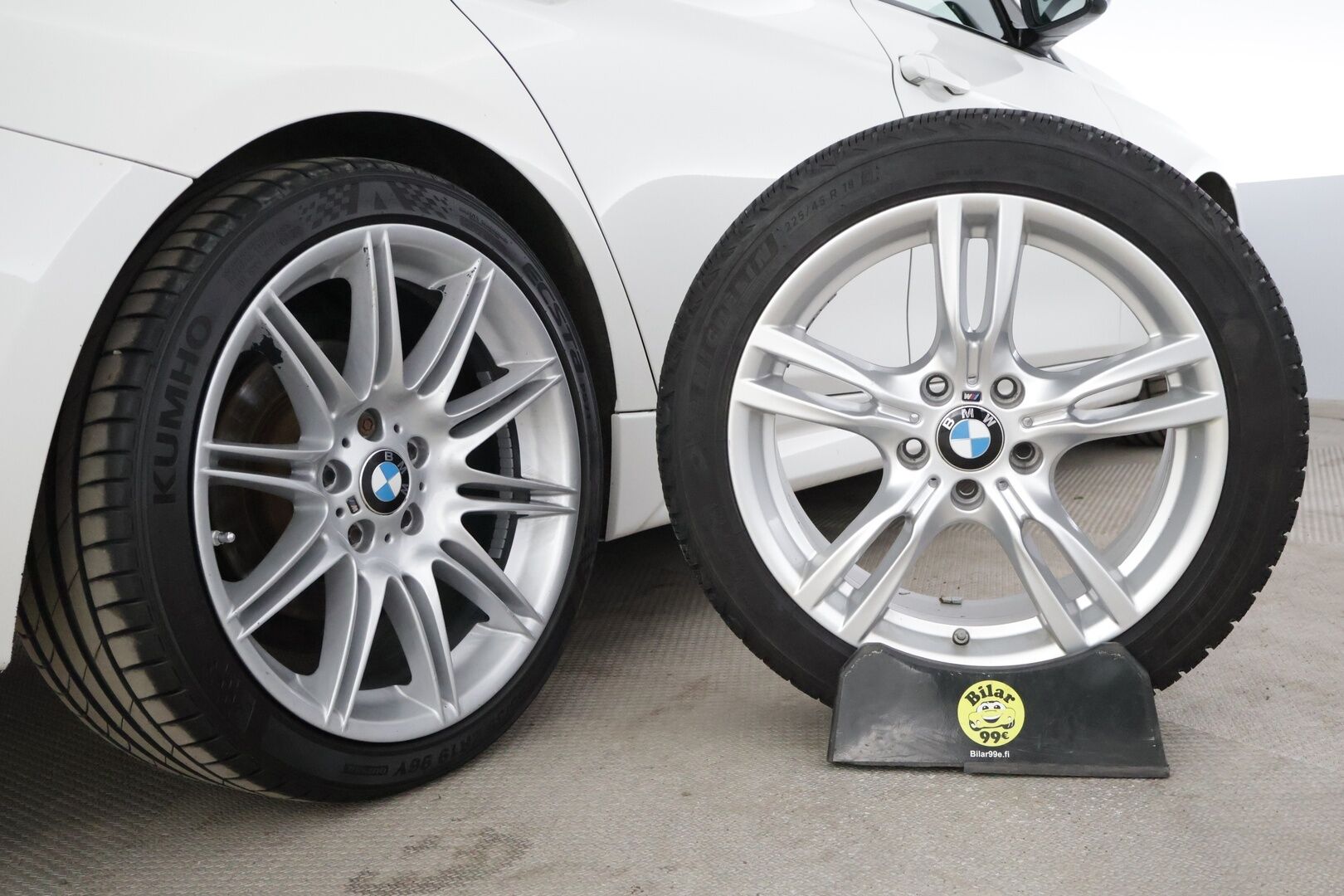 BMW 320 2019 F30 Sedan 320d xDrive M Sport Limited Edition - M-sport / Black Panel / Päivitetty Kaiutin Järjestelmä / ACC / Koukku / AppleCarplay / Peruutuskamera / Ratinlämmitin / Keyless 