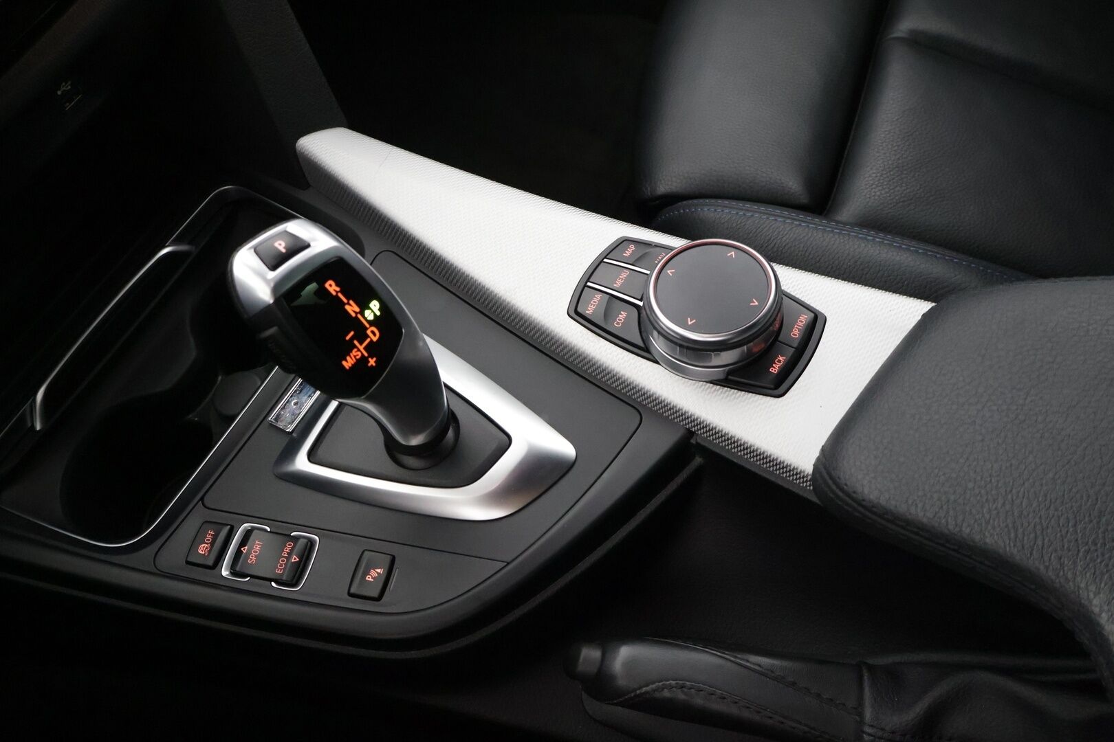 BMW 320 2019 F30 Sedan 320d xDrive M Sport Limited Edition - M-sport / Black Panel / Päivitetty Kaiutin Järjestelmä / ACC / Koukku / AppleCarplay / Peruutuskamera / Ratinlämmitin / Keyless 