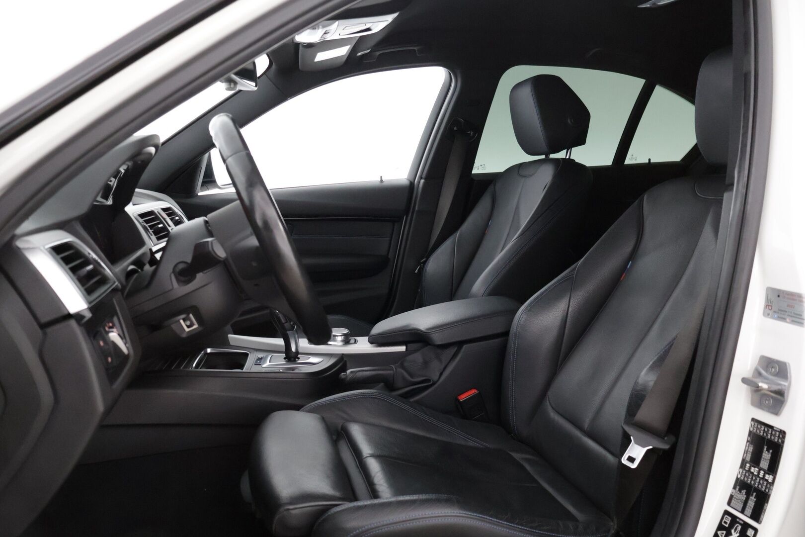 BMW 320 2019 F30 Sedan 320d xDrive M Sport Limited Edition - M-sport / Black Panel / Päivitetty Kaiutin Järjestelmä / ACC / Koukku / AppleCarplay / Peruutuskamera / Ratinlämmitin / Keyless 