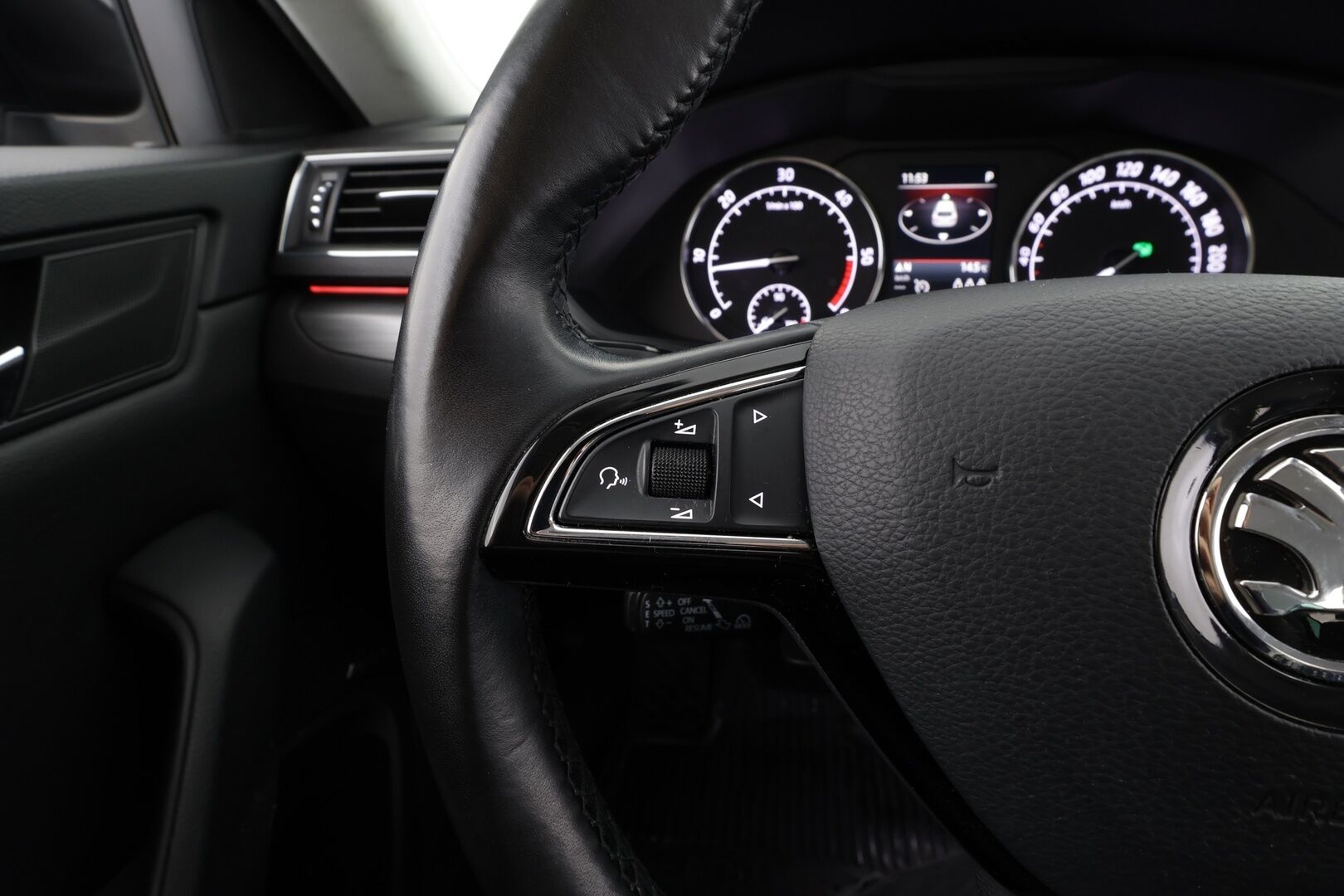 Skoda Superb 2019 Combi 2,0 TDI 190 4x4 Style BusinessLine DSG * Canton / Webasto / ACC / Xenon / P.Kamera / Muistipenkki / Keyless * - Suomi-auto / Kahdet renkaat - HULLUT BLACKWEEK JATKOT - KORKOTARJOUS 2,49%