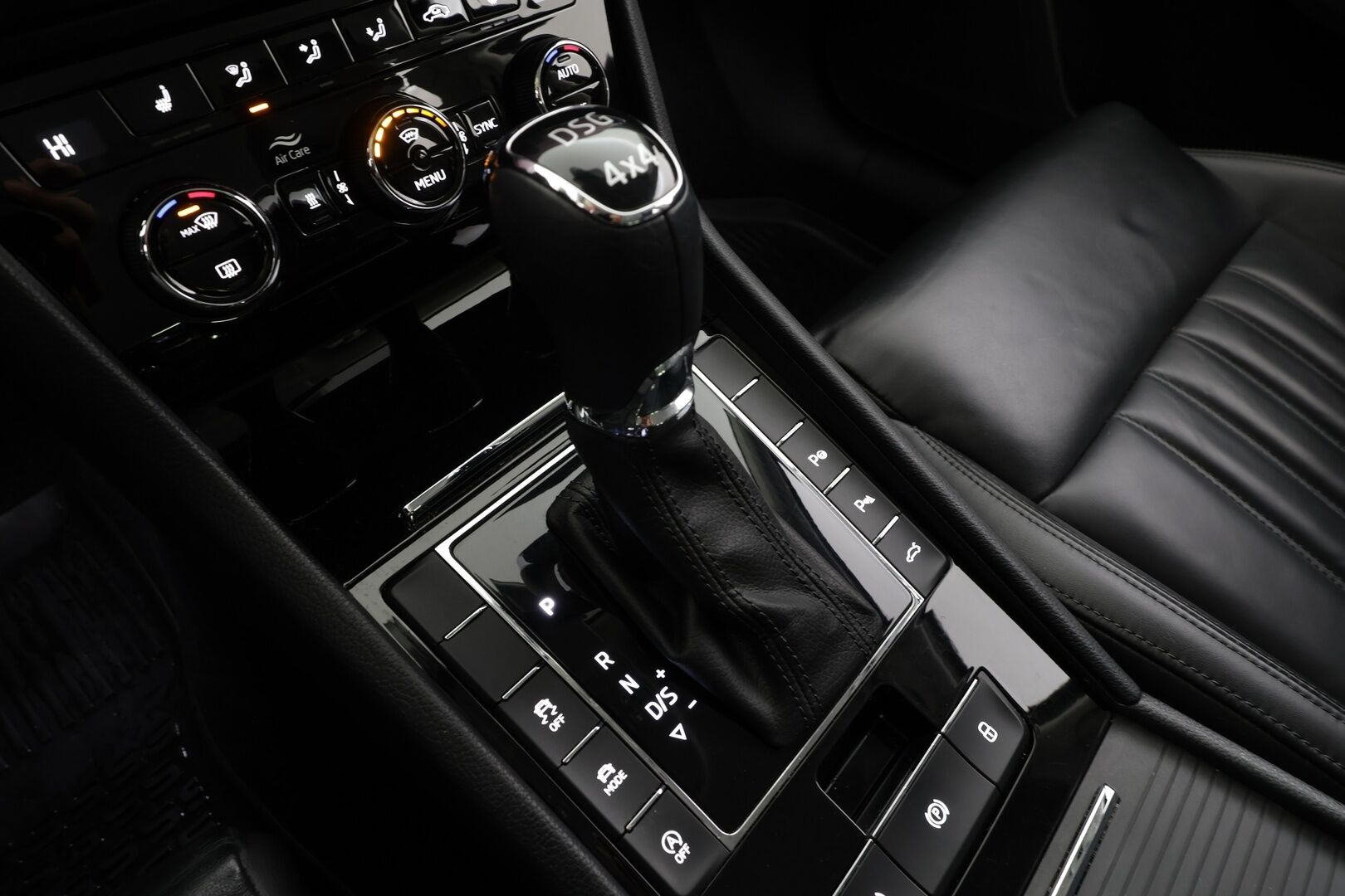 Skoda Superb 2019 Combi 2,0 TDI 190 4x4 Style BusinessLine DSG * Canton / Webasto / ACC / Xenon / P.Kamera / Muistipenkki / Keyless * - Suomi-auto / Kahdet renkaat - HULLUT BLACKWEEK JATKOT - KORKOTARJOUS 2,49%