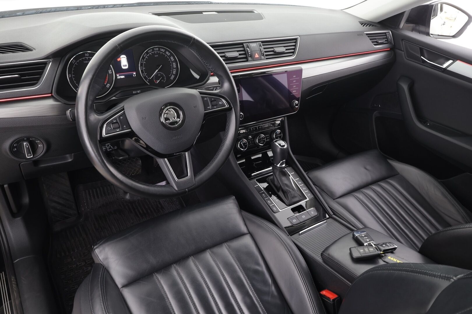 Skoda Superb 2019 Combi 2,0 TDI 190 4x4 Style BusinessLine DSG * Canton / Webasto / ACC / Xenon / P.Kamera / Muistipenkki / Keyless * - Suomi-auto / Kahdet renkaat - HULLUT BLACKWEEK JATKOT - KORKOTARJOUS 2,49%