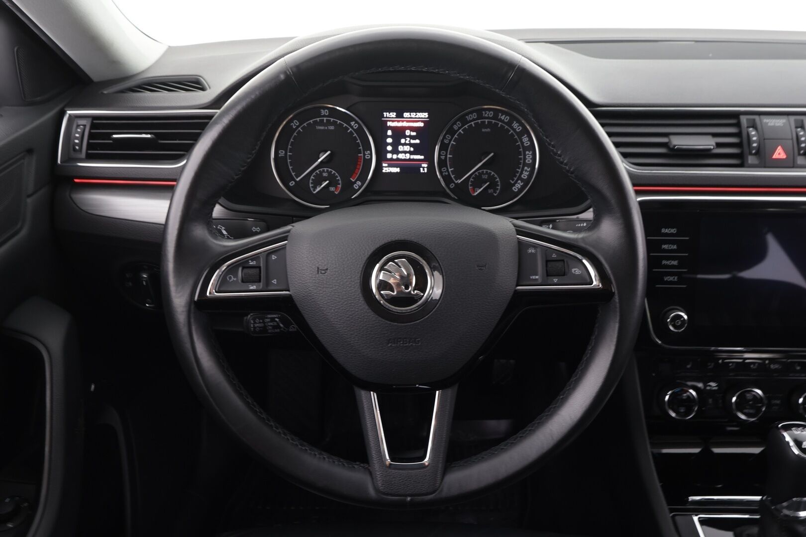 Skoda Superb 2019 Combi 2,0 TDI 190 4x4 Style BusinessLine DSG * Canton / Webasto / ACC / Xenon / P.Kamera / Muistipenkki / Keyless * - Suomi-auto / Kahdet renkaat - HULLUT BLACKWEEK JATKOT - KORKOTARJOUS 2,49%