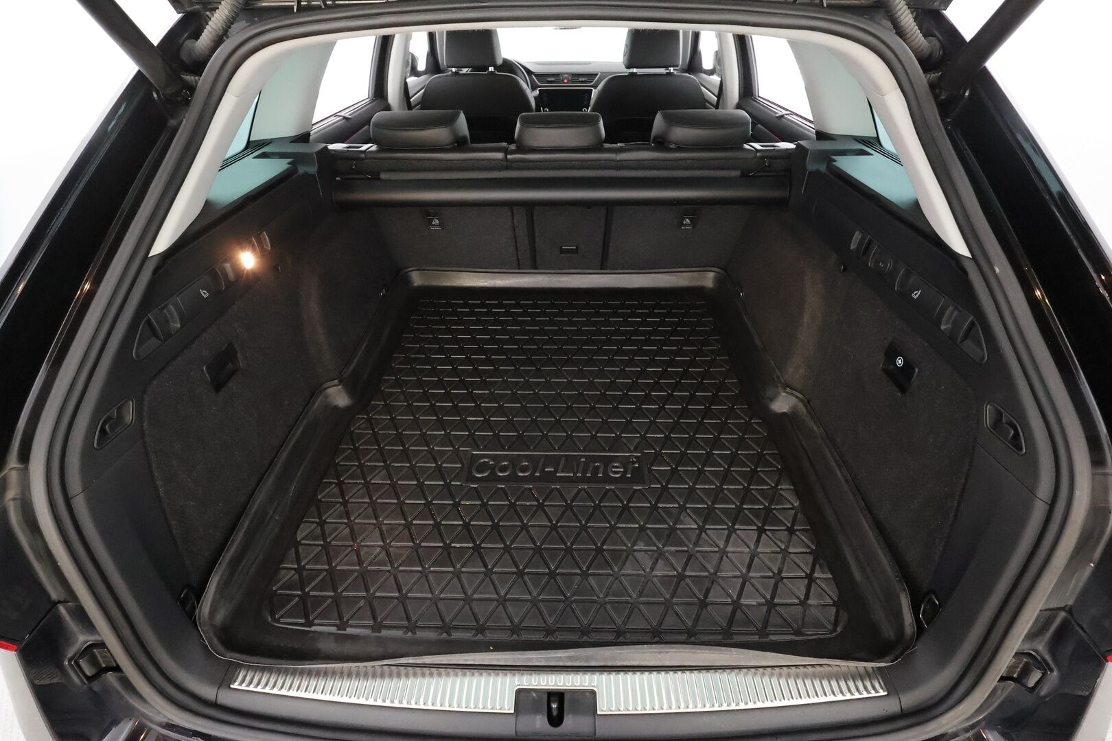 Skoda Superb 2019 Combi 2,0 TDI 190 4x4 Style BusinessLine DSG * Canton / Webasto / ACC / Xenon / P.Kamera / Muistipenkki / Keyless * - Suomi-auto / Kahdet renkaat - HULLUT BLACKWEEK JATKOT - KORKOTARJOUS 2,49%