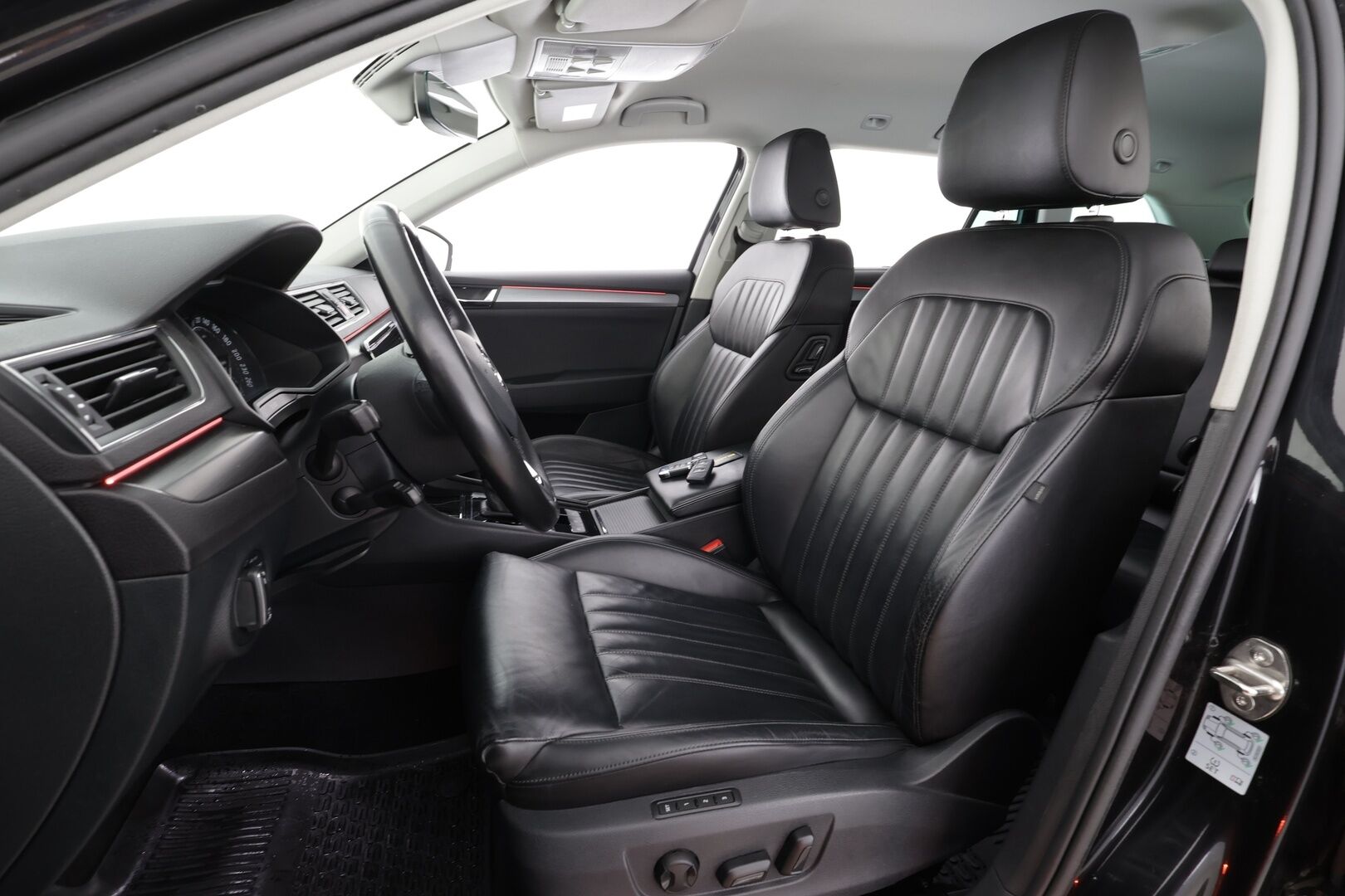 Skoda Superb 2019 Combi 2,0 TDI 190 4x4 Style BusinessLine DSG * Canton / Webasto / ACC / Xenon / P.Kamera / Muistipenkki / Keyless * - Suomi-auto / Kahdet renkaat - HULLUT BLACKWEEK JATKOT - KORKOTARJOUS 2,49%