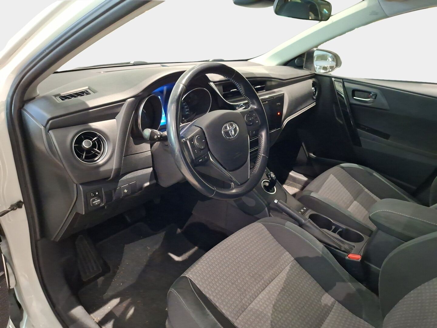 Toyota Auris 2019 Touring Sports 1,8 Hybrid Active Edition - | Merkkihuollettu | Suomi-auto | Koukku | Vakkari | Kamera | Navi | Lohko+sisä |