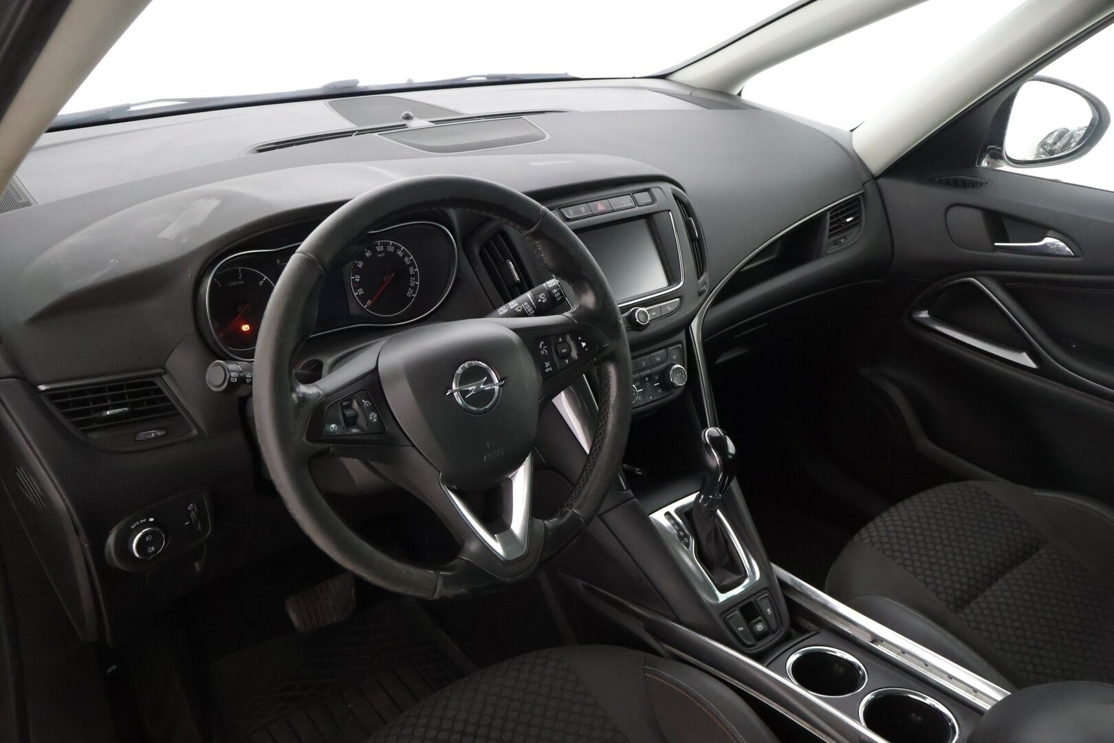 Opel Zafira 2019 Innovation 2,0 CDTI 125kW AT6 * YritysOutlet - Myydään vain yrityksille / Xenon / Vakkari / P. tutkat / Bluetooth * - * YritysOutlet -valikoimasta vain yritykselle / Leimaa 3/27 asti! / 7-paikkainen / Suomi-auto / Kahdet renkaat omilla alumiinivanteilla *