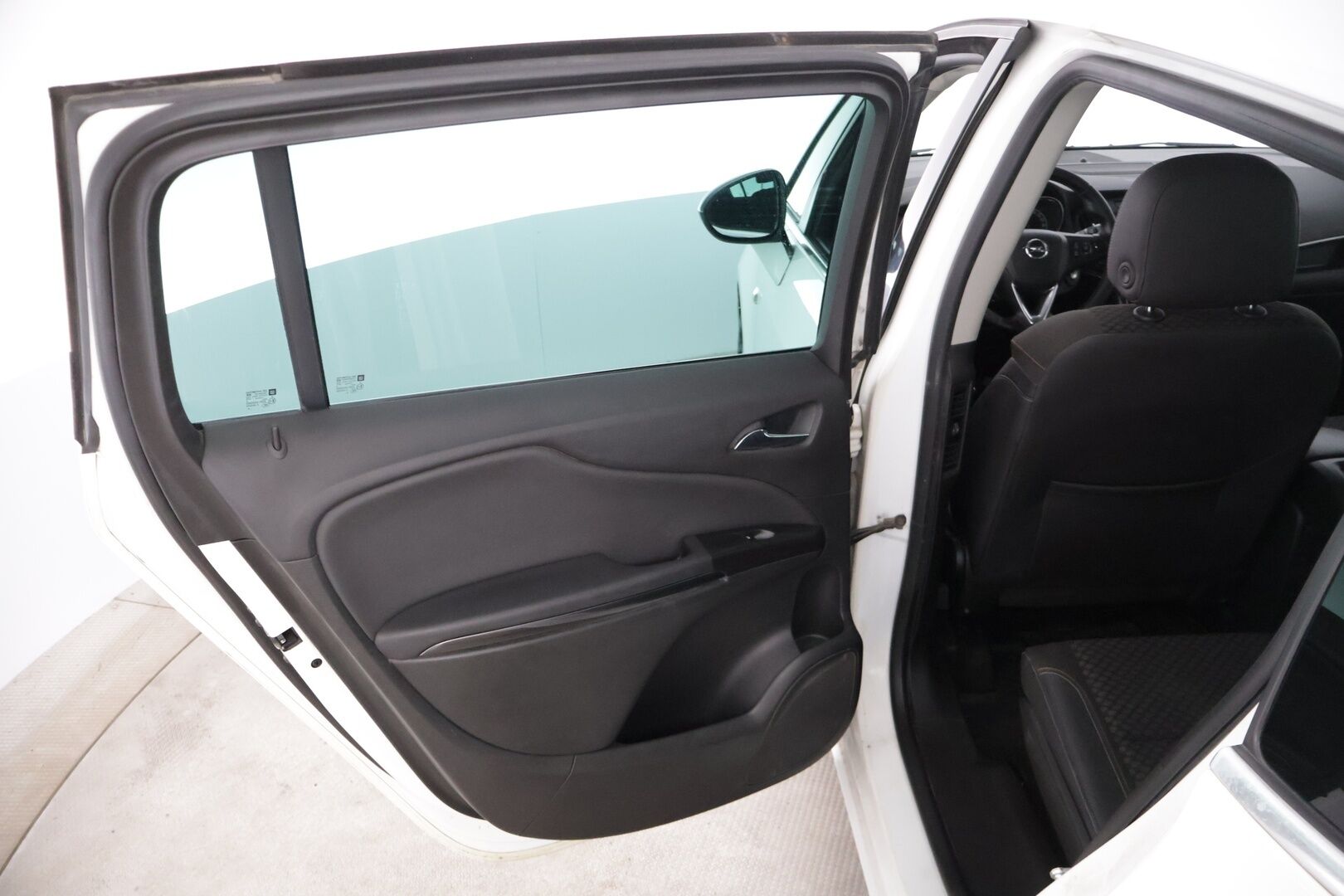 Opel Zafira 2019 Innovation 2,0 CDTI 125kW AT6 * YritysOutlet - Myydään vain yrityksille / Xenon / Vakkari / P. tutkat / Bluetooth * - * YritysOutlet -valikoimasta vain yritykselle / Leimaa 3/27 asti! / 7-paikkainen / Suomi-auto / Kahdet renkaat omilla alumiinivanteilla *