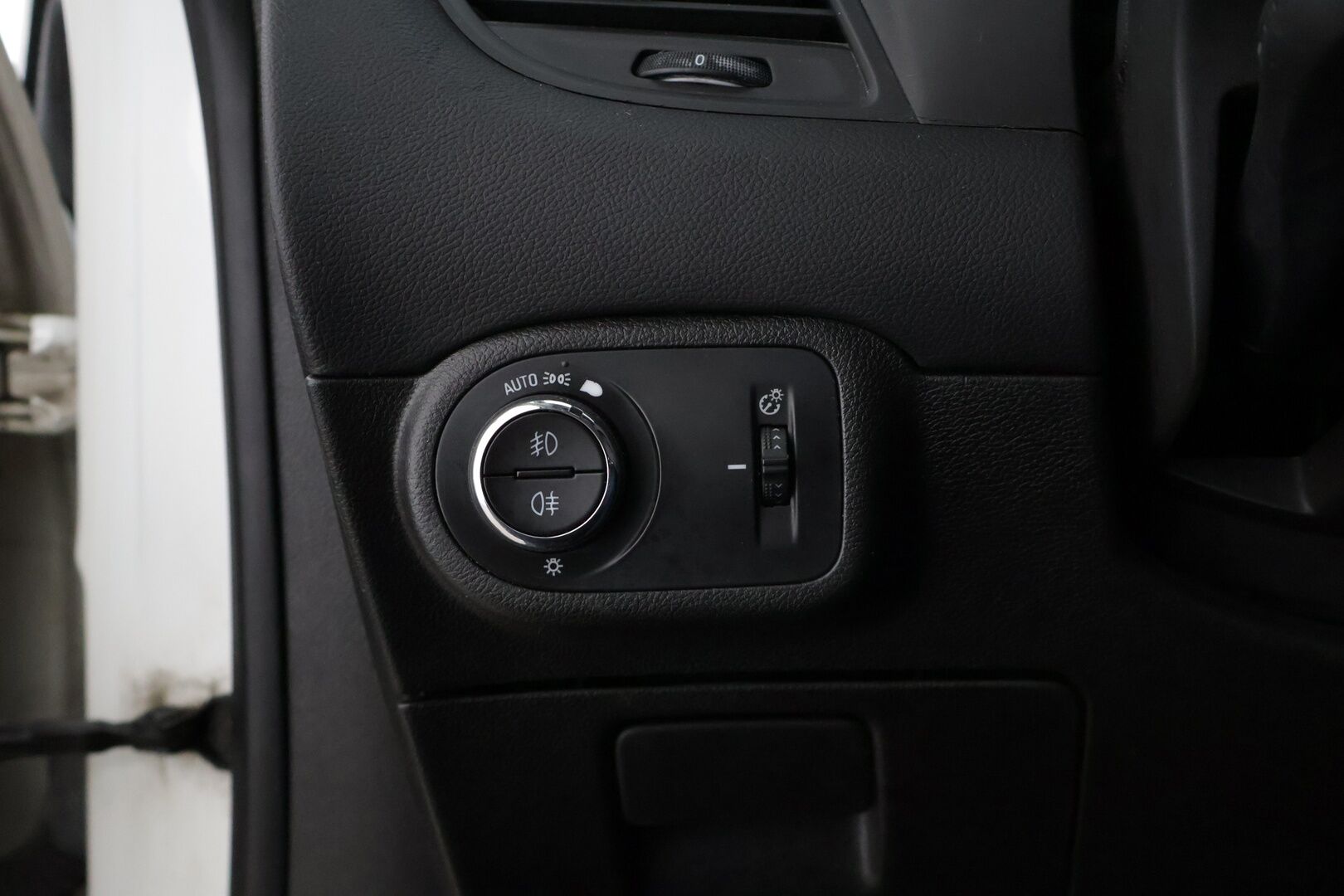 Opel Zafira 2019 Innovation 2,0 CDTI 125kW AT6 * YritysOutlet - Myydään vain yrityksille / Xenon / Vakkari / P. tutkat / Bluetooth * - * YritysOutlet -valikoimasta vain yritykselle / Leimaa 3/27 asti! / 7-paikkainen / Suomi-auto / Kahdet renkaat omilla alumiinivanteilla *