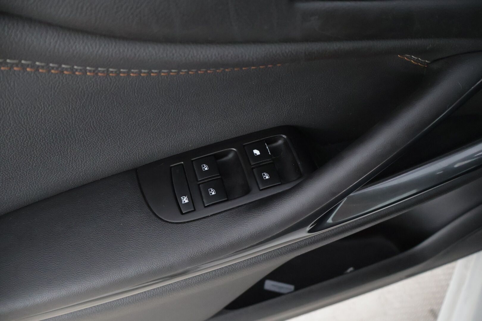 Opel Zafira 2019 Innovation 2,0 CDTI 125kW AT6 * YritysOutlet - Myydään vain yrityksille / Xenon / Vakkari / P. tutkat / Bluetooth * - * YritysOutlet -valikoimasta vain yritykselle / Leimaa 3/27 asti! / 7-paikkainen / Suomi-auto / Kahdet renkaat omilla alumiinivanteilla *