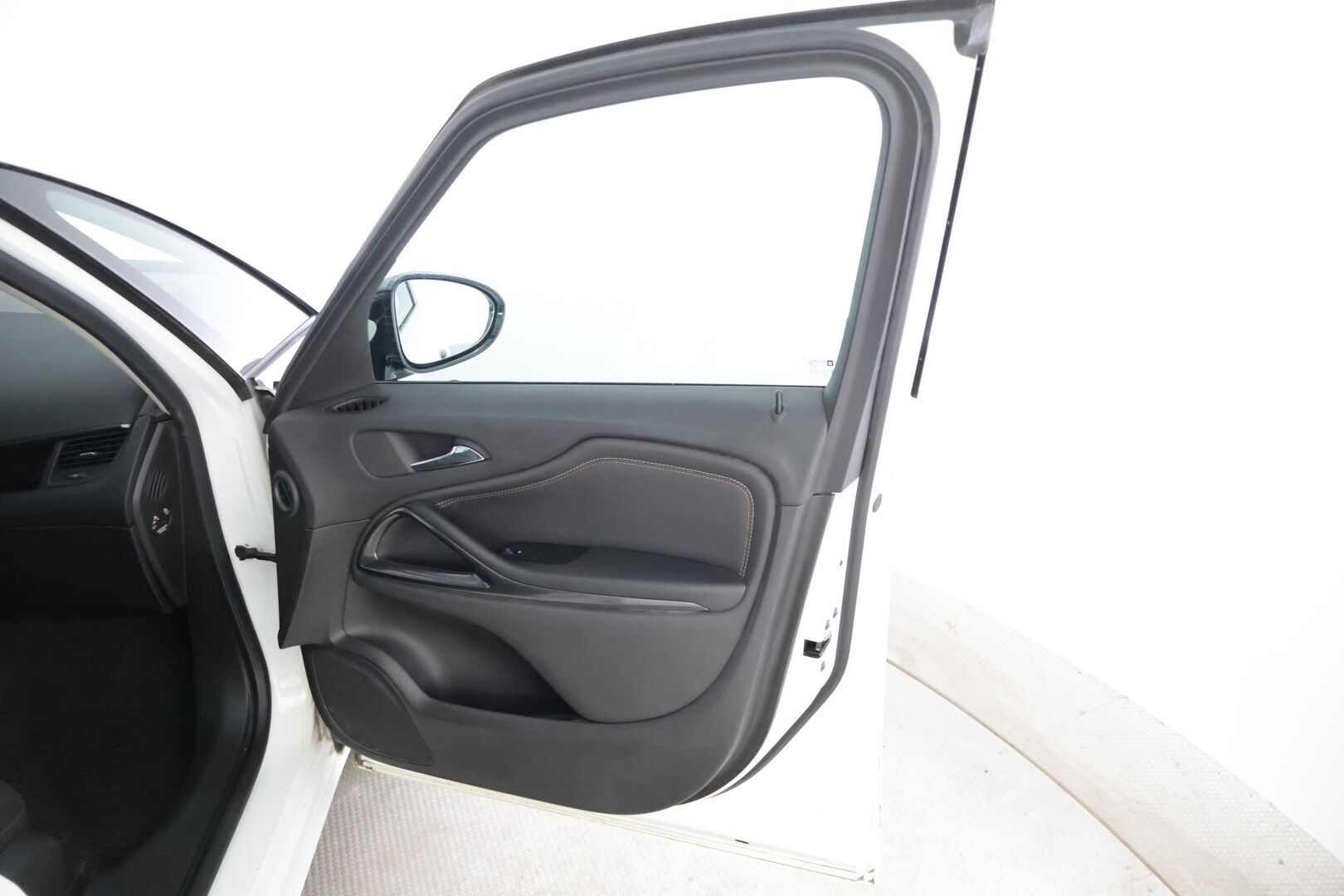 Opel Zafira 2019 Innovation 2,0 CDTI 125kW AT6 * YritysOutlet - Myydään vain yrityksille / Xenon / Vakkari / P. tutkat / Bluetooth * - * YritysOutlet -valikoimasta vain yritykselle / Leimaa 3/27 asti! / 7-paikkainen / Suomi-auto / Kahdet renkaat omilla alumiinivanteilla *