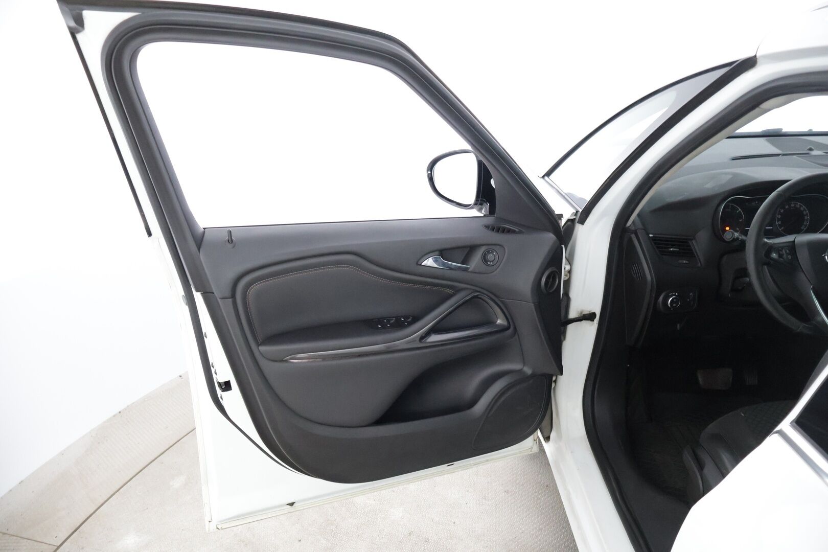 Opel Zafira 2019 Innovation 2,0 CDTI 125kW AT6 * YritysOutlet - Myydään vain yrityksille / Xenon / Vakkari / P. tutkat / Bluetooth * - * YritysOutlet -valikoimasta vain yritykselle / Leimaa 3/27 asti! / 7-paikkainen / Suomi-auto / Kahdet renkaat omilla alumiinivanteilla *