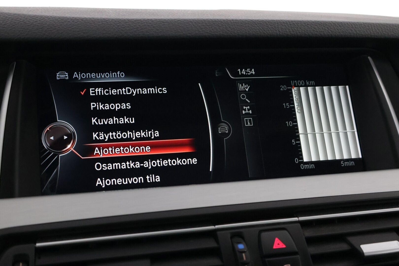 BMW 525 2015 F11 M-sport *ACC / Panaramakatto / Peruutustutka edessä ja takana / Sport-penkit / Hifit / Prof.Navi / Adapt. LED-ajovalot* - *2x renkaat ja vanteet / Ei AdBlueta*