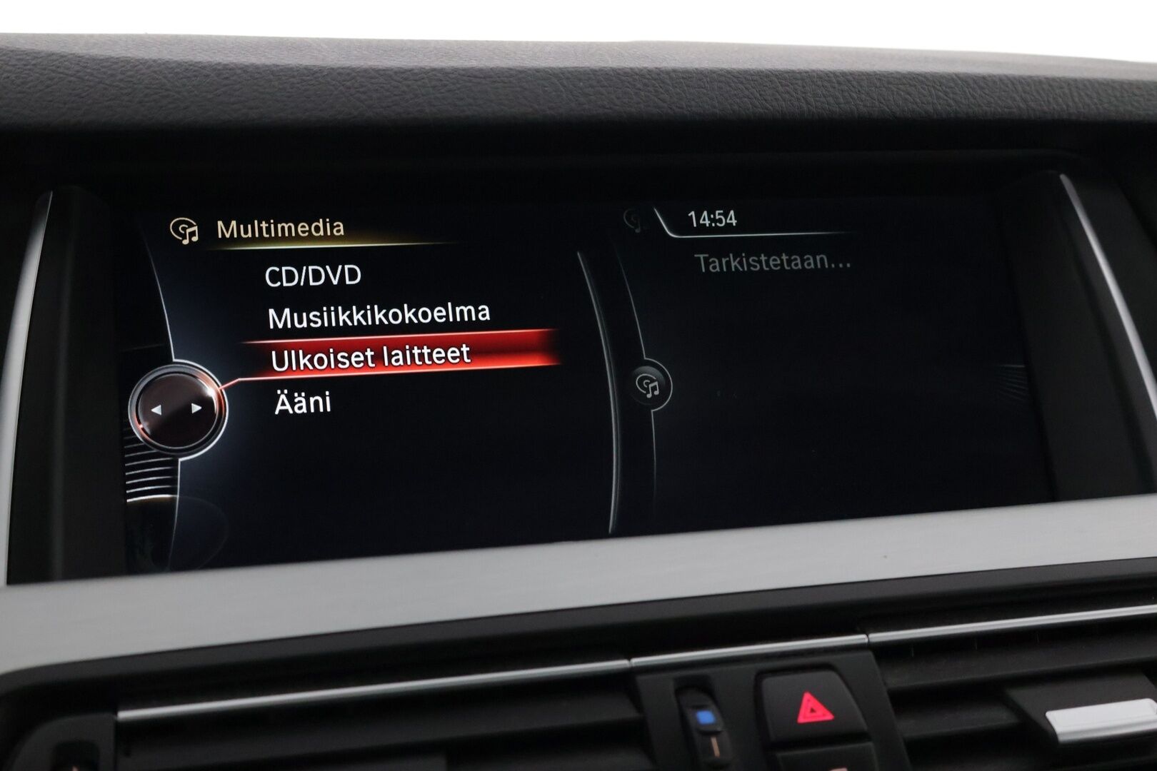 BMW 525 2015 F11 M-sport *ACC / Panaramakatto / Peruutustutka edessä ja takana / Sport-penkit / Hifit / Prof.Navi / Adapt. LED-ajovalot* - *2x renkaat ja vanteet / Ei AdBlueta*