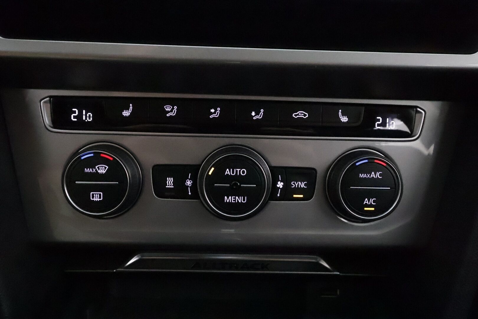 Volkswagen Passat 2019 Variant Alltrack 2,0 TDI SCR 140kW 4MOTION DSG **Webasto / Koukku / Adapt.Vakkari / LED-valot / P.Tutkat / Navi** - Suomi-auto / Merkkihuollettu!