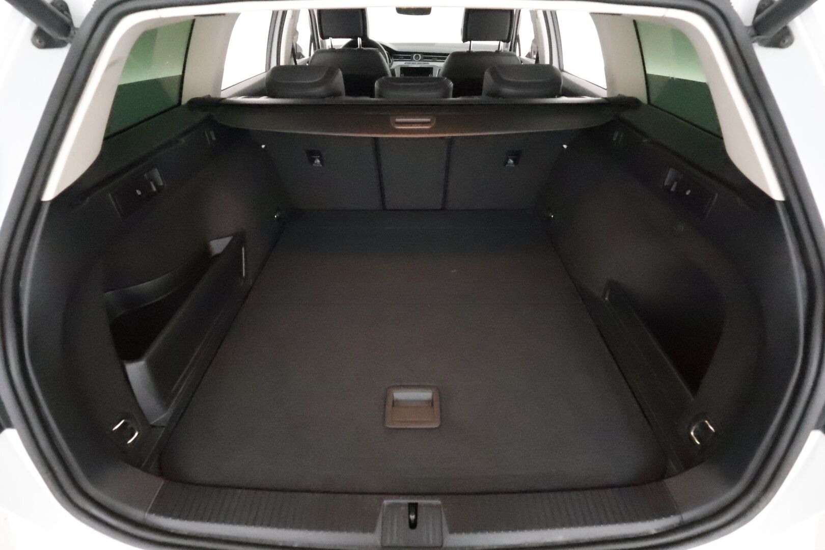 Volkswagen Passat 2019 Variant Alltrack 2,0 TDI SCR 140kW 4MOTION DSG **Webasto / Koukku / Adapt.Vakkari / LED-valot / P.Tutkat / Navi** - Suomi-auto / Merkkihuollettu!