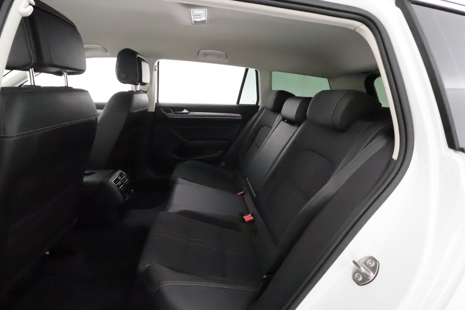 Volkswagen Passat 2019 Variant Alltrack 2,0 TDI SCR 140kW 4MOTION DSG **Webasto / Koukku / Adapt.Vakkari / LED-valot / P.Tutkat / Navi** - Suomi-auto / Merkkihuollettu!