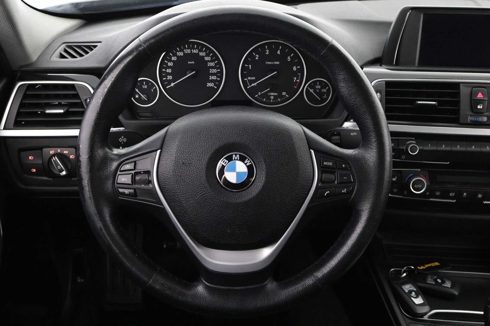 BMW 320 2019 F30 Sedan 320i A xDrive Business Exclusive - Suomiauto | Nahkasisusta | Sporttipenkit | Adapt.LED | Vakkari | Lohko&Sisäpistoke | Ratinlämmitys! - KORKO VAIN 3,99 %