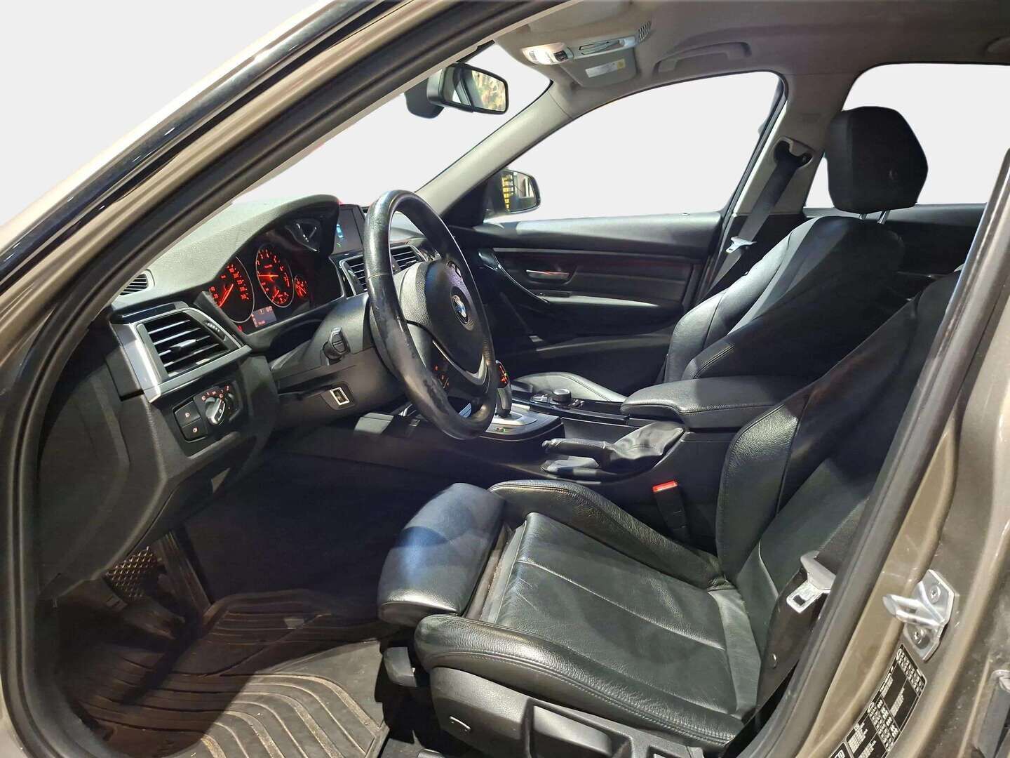 BMW 320 2019 F30 Sedan 320i A xDrive Business Exclusive - Suomiauto | Nahkasisusta | Sporttipenkit | Adapt.LED | Vakkari | Lohko&Sisäpistoke | Ratinlämmitys!