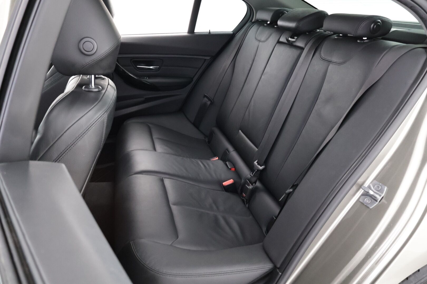 BMW 320 2019 F30 Sedan 320i A xDrive Business Exclusive - Suomiauto | Nahkasisusta | Sporttipenkit | Adapt.LED | Vakkari | Lohko&Sisäpistoke | Ratinlämmitys! - KORKO VAIN 3,99 %