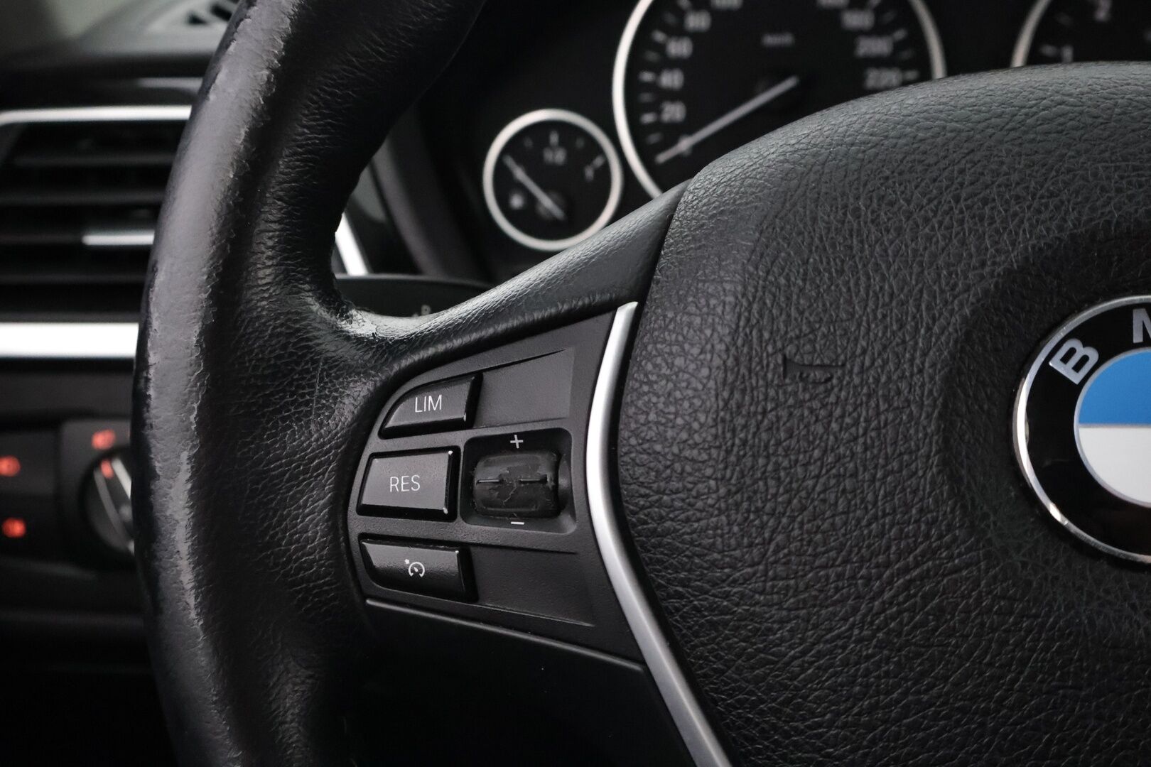 BMW 320 2019 F30 Sedan 320i A xDrive Business Exclusive - Suomiauto | Nahkasisusta | Sporttipenkit | Adapt.LED | Vakkari | Lohko&Sisäpistoke | Ratinlämmitys! - KORKO VAIN 3,99 %