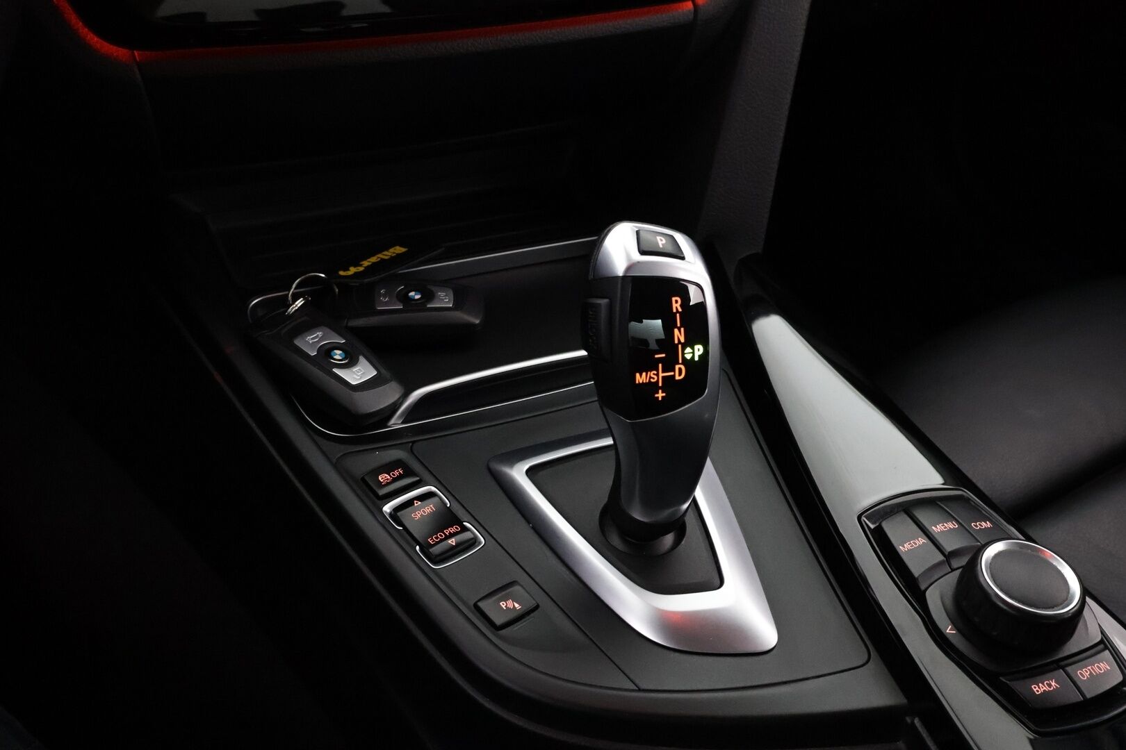 BMW 320 2019 F30 Sedan 320i A xDrive Business Exclusive - Suomiauto | Nahkasisusta | Sporttipenkit | Adapt.LED | Vakkari | Lohko&Sisäpistoke | Ratinlämmitys! - KORKO VAIN 3,99 %