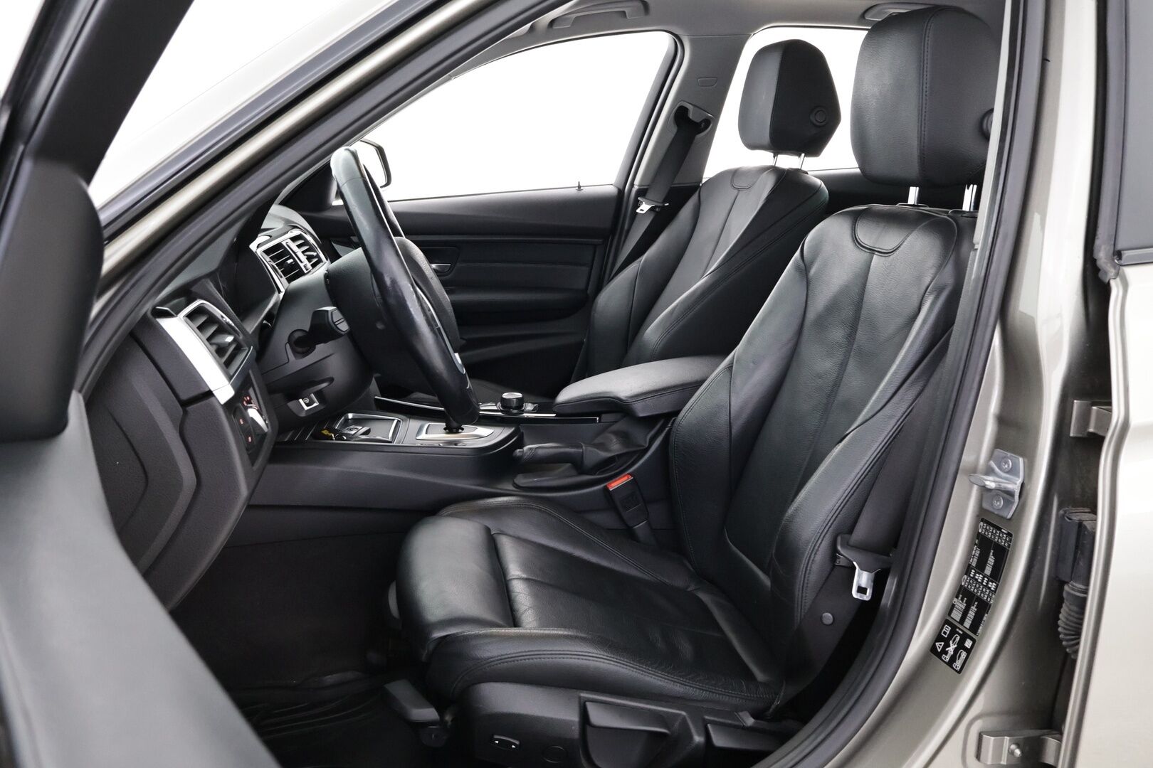 BMW 320 2019 F30 Sedan 320i A xDrive Business Exclusive - Suomiauto | Nahkasisusta | Sporttipenkit | Adapt.LED | Vakkari | Lohko&Sisäpistoke | Ratinlämmitys! - KORKO VAIN 3,99 %