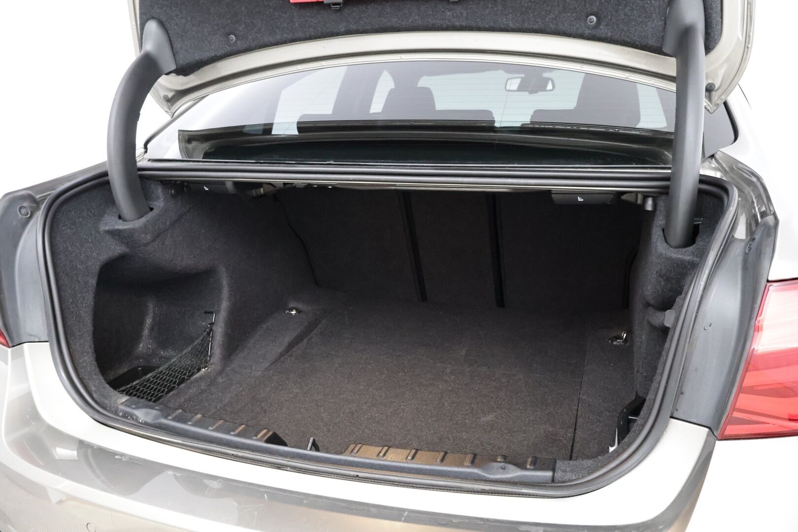 BMW 320 2019 F30 Sedan 320i A xDrive Business Exclusive - Suomiauto | Nahkasisusta | Sporttipenkit | Adapt.LED | Vakkari | Lohko&Sisäpistoke | Ratinlämmitys! - KORKO VAIN 3,99 %