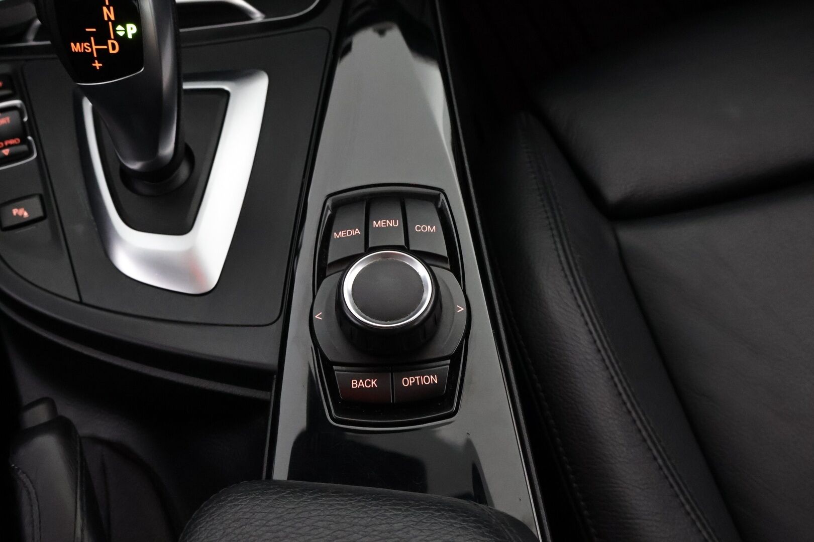 BMW 320 2019 F30 Sedan 320i A xDrive Business Exclusive - Suomiauto | Nahkasisusta | Sporttipenkit | Adapt.LED | Vakkari | Lohko&Sisäpistoke | Ratinlämmitys! - KORKO VAIN 3,99 %