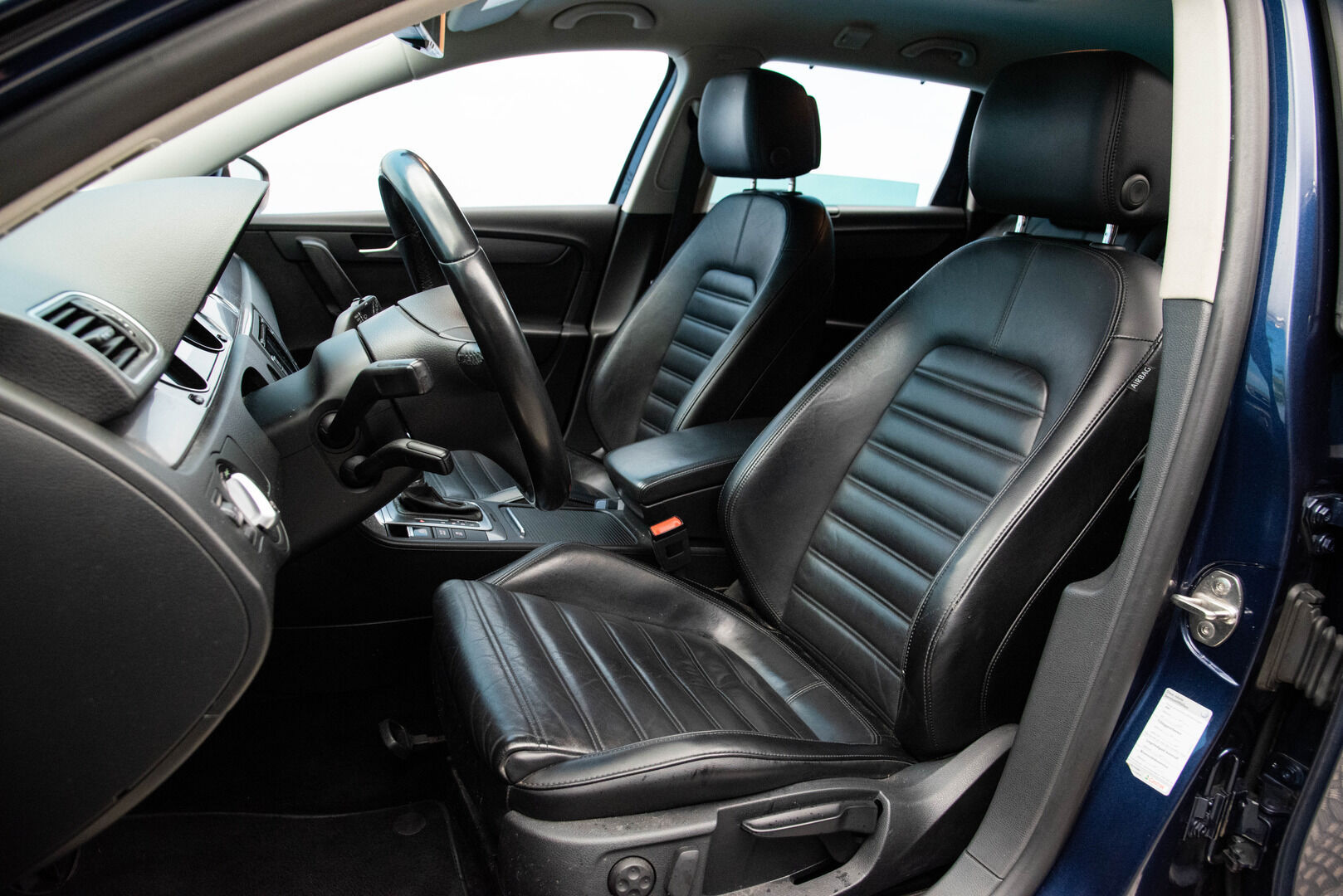 Volkswagen Passat 2012 2.0 TDI Variant R-Line 4MOTION DSG YritysOutlet - Myydään vain yrityksille  * P. Kamera / Nahkapenkit / Lohkolämmitin / Vakionopeudensäädin  / Xenon * - Tämä auto myydään YritysOutlet -valikoimasta vain yritykselle / Sähkökoukku / Jakohihna ja moniurahihna vaihdettu 3/25!