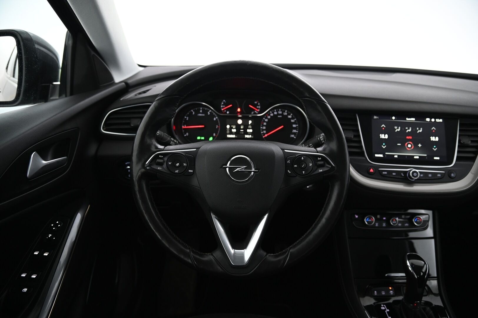 Opel Grandland X 2019 Innovation 1,2 Turbo Automaatti Start/Stop 96 kW AT8 *Lämmitettävä tuulilasi / Navi / P-Kamera* - Juuri saapunut! *Suomi-Auto / Ratinlämmitys / Sähkötoiminen takaluukku / Vakkari / Siisti*