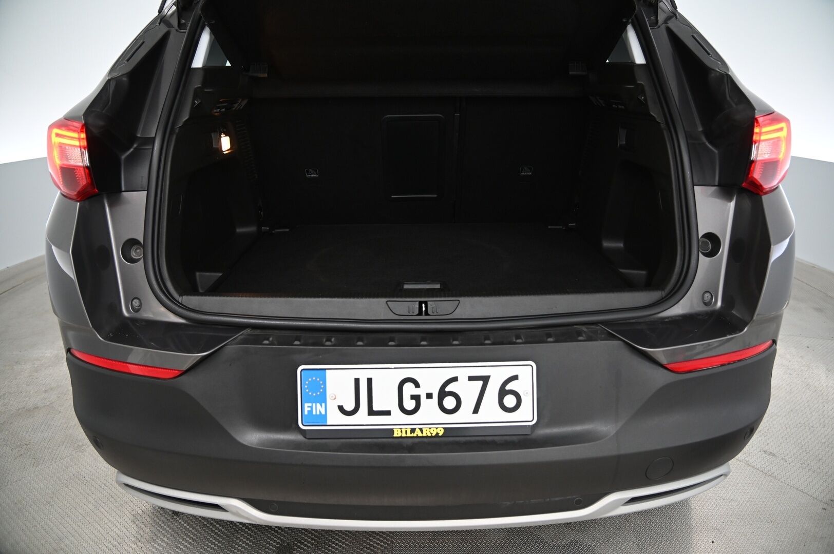 Opel Grandland X 2019 Innovation 1,2 Turbo Automaatti Start/Stop 96 kW AT8 *Lämmitettävä tuulilasi / Navi / P-Kamera* - Juuri saapunut! *Suomi-Auto / Ratinlämmitys / Sähkötoiminen takaluukku / Vakkari / Siisti*