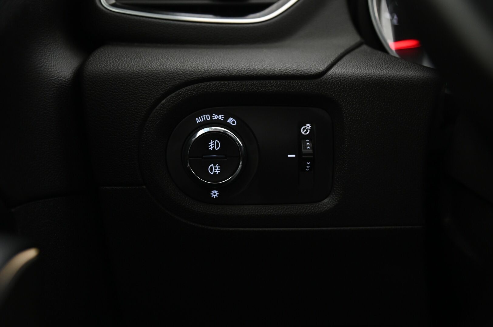 Opel Grandland X 2019 Innovation 1,2 Turbo Automaatti Start/Stop 96 kW AT8 *Lämmitettävä tuulilasi / Navi / P-Kamera* - Juuri saapunut! *Suomi-Auto / Ratinlämmitys / Sähkötoiminen takaluukku / Vakkari / Siisti*