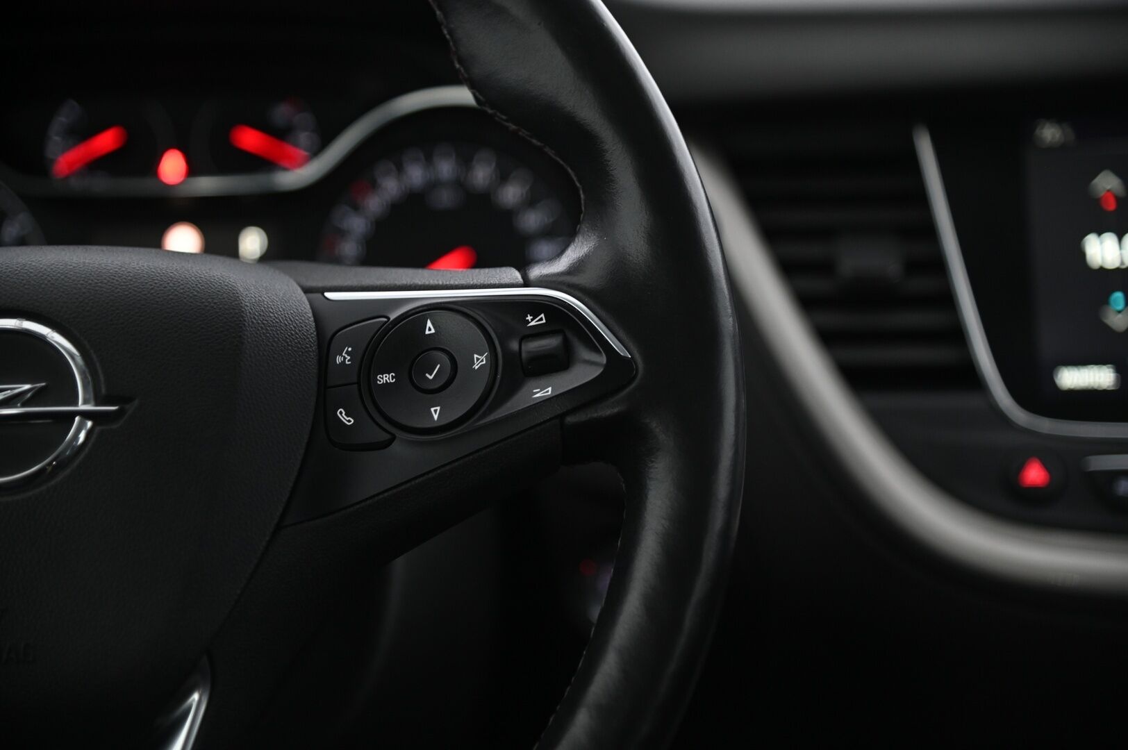 Opel Grandland X 2019 Innovation 1,2 Turbo Automaatti Start/Stop 96 kW AT8 *Lämmitettävä tuulilasi / Navi / P-Kamera* - Juuri saapunut! *Suomi-Auto / Ratinlämmitys / Sähkötoiminen takaluukku / Vakkari / Siisti*