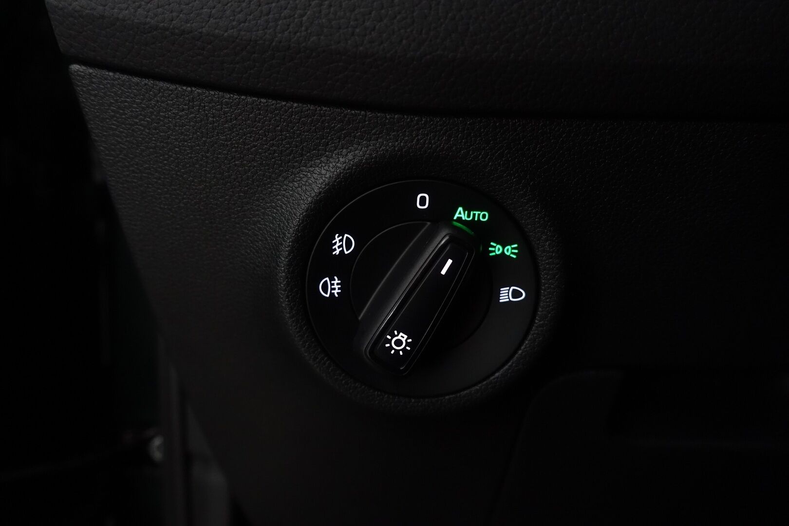Skoda Kodiaq 2020 1,5 TSI ACT Ambition DSG Autom. - | 1-omisteinen | Suomi-auto | Webasto | Navi | Front Assist | Taittuva vetokoukku | Pysäköintitutkat | Peruutuskamera | Vakionopeudensäädin | Adaptiiviset LED-ajovalot | 2x renkaat aluvantein |