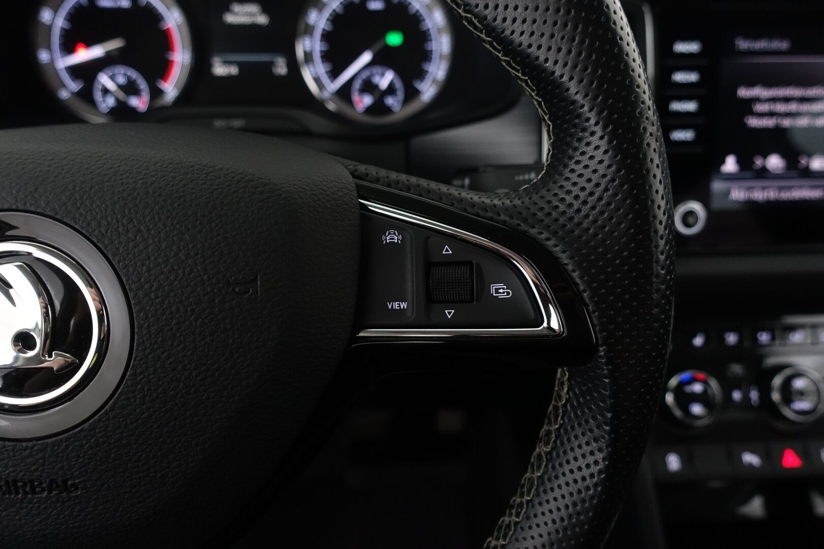 Skoda Kodiaq 2020 1,5 TSI ACT Ambition DSG Autom. - | 1-omisteinen | Suomi-auto | Webasto | Navi | Front Assist | Taittuva vetokoukku | Pysäköintitutkat | Peruutuskamera | Vakionopeudensäädin | Adaptiiviset LED-ajovalot | 2x renkaat aluvantein |