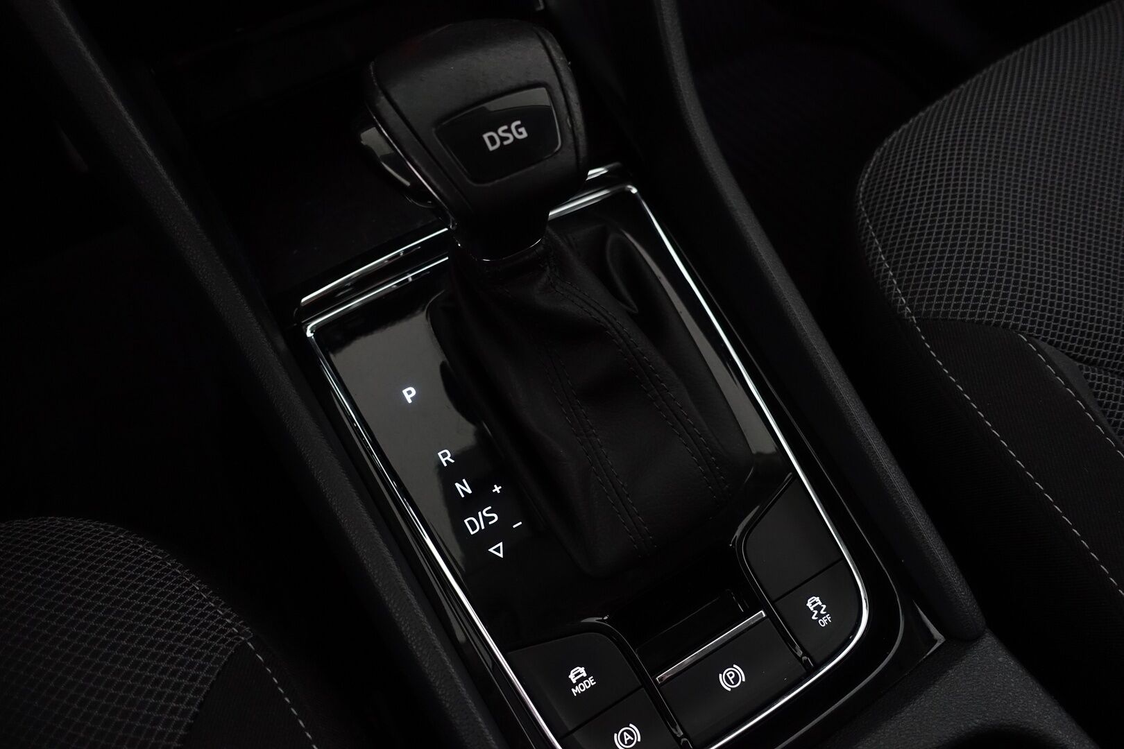 Skoda Kodiaq 2020 1,5 TSI ACT Ambition DSG Autom. - | 1-omisteinen | Suomi-auto | Webasto | Navi | Front Assist | Taittuva vetokoukku | Pysäköintitutkat | Peruutuskamera | Vakionopeudensäädin | Adaptiiviset LED-ajovalot | 2x renkaat aluvantein |