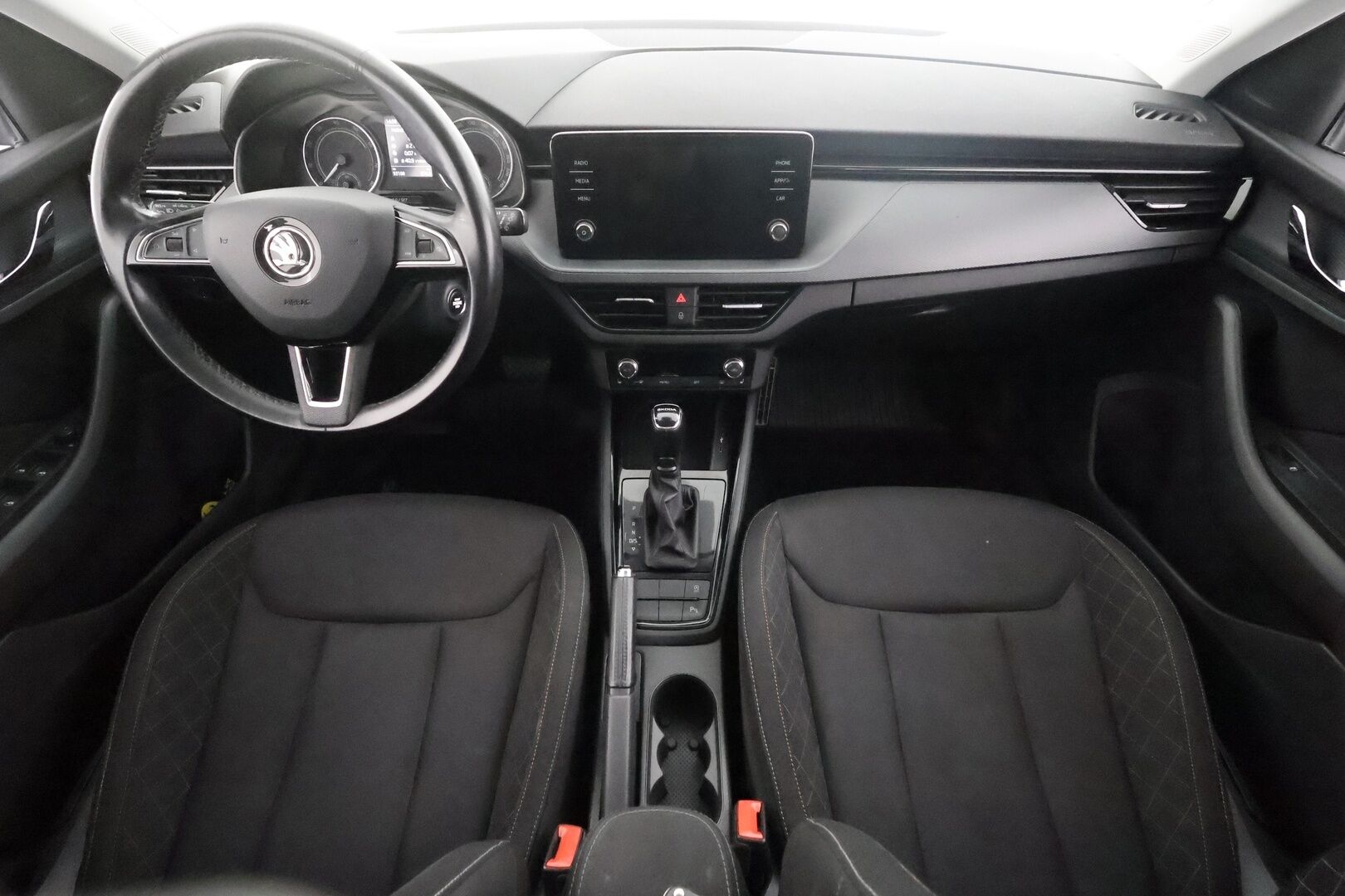 Skoda Scala 2020 1,0 TSI 115 Ambition DSG Autom. - | LED | Koukku | Vakkari | Side Assist | Lane Assist | P.tutkat | Lohko+sisälämmitin | Keyless | Lämm. ratti | 2x renkaat aluin | 