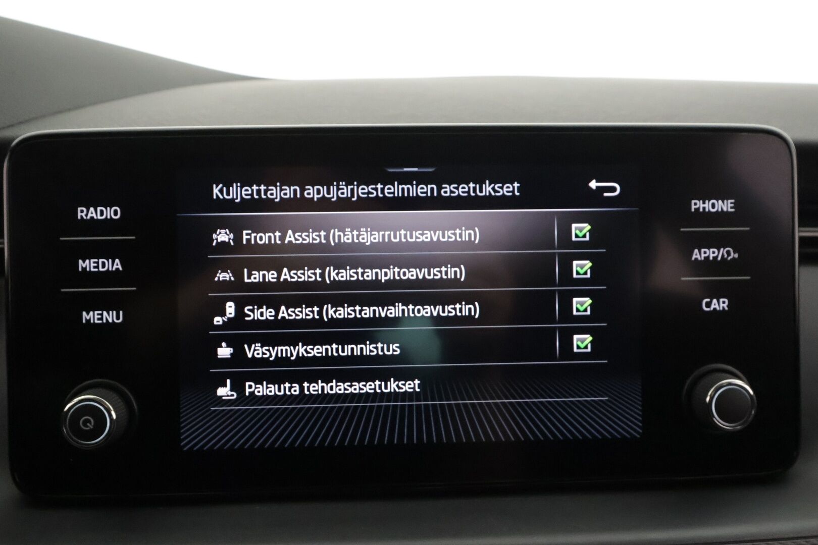 Skoda Scala 2020 1,0 TSI 115 Ambition DSG Autom. - | LED | Koukku | Vakkari | Side Assist | Lane Assist | P.tutkat | Lohko+sisälämmitin | Keyless | Lämm. ratti | 2x renkaat aluin | 