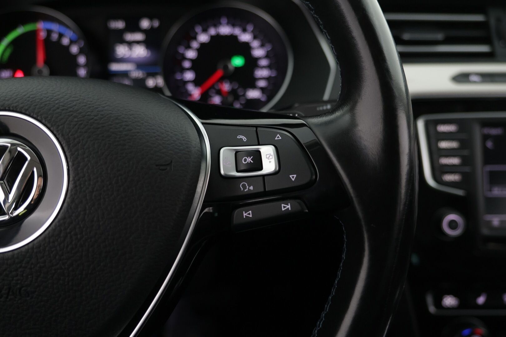 Volkswagen Passat 2017 Variant GTE Plug-In Hybrid 160 kW (218 hv) DSG-automaatti / ACC / Matrix LED / Taitettava Vetokoukku / Nahkasisusta /