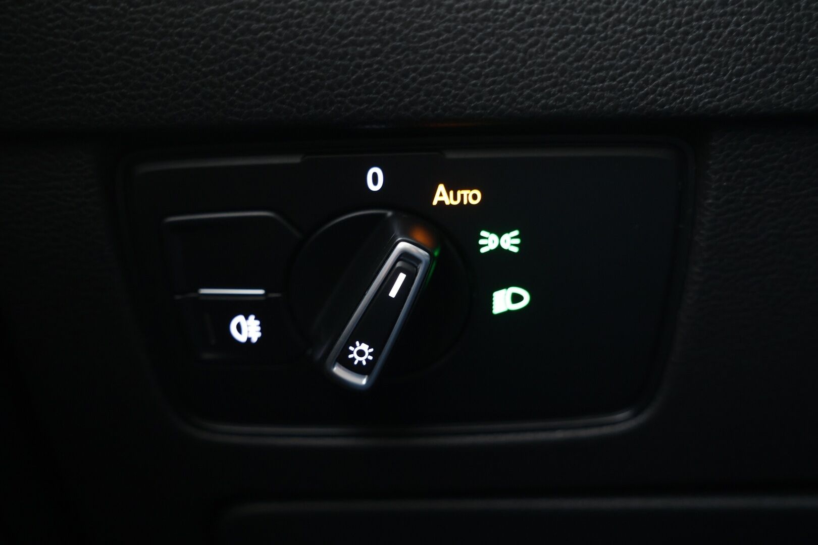 Volkswagen Passat 2017 Variant GTE Plug-In Hybrid 160 kW (218 hv) DSG-automaatti / ACC / Matrix LED / Taitettava Vetokoukku / Nahkasisusta /