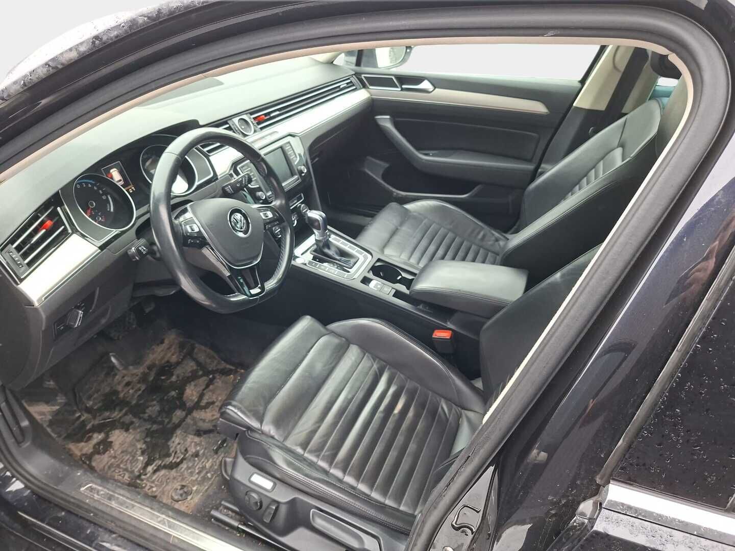 Volkswagen Passat 2016 Variant GTE Plug-In Hybrid 160 kW (218 hv) DSG-automaatti / ACC / Matrix LED / Taitettava Vetokoukku / Nahkasisusta /