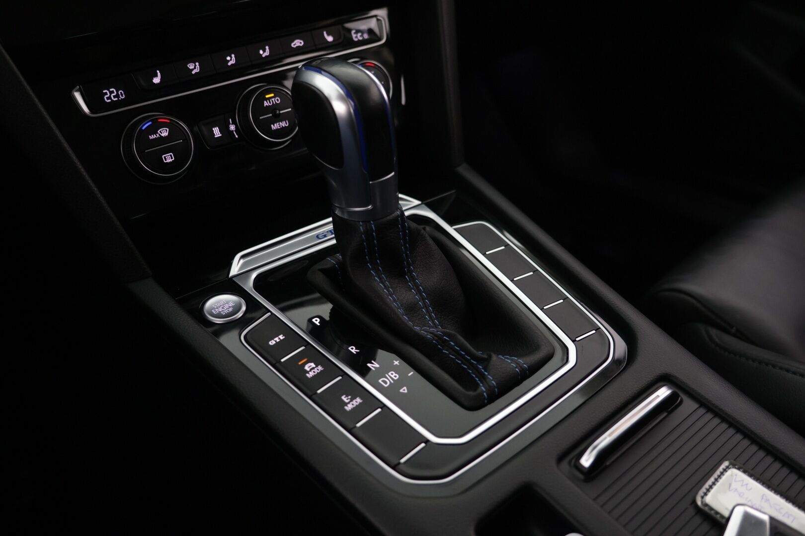 Volkswagen Passat 2017 Variant GTE Plug-In Hybrid 160 kW (218 hv) DSG-automaatti / ACC / Matrix LED / Taitettava Vetokoukku / Nahkasisusta /