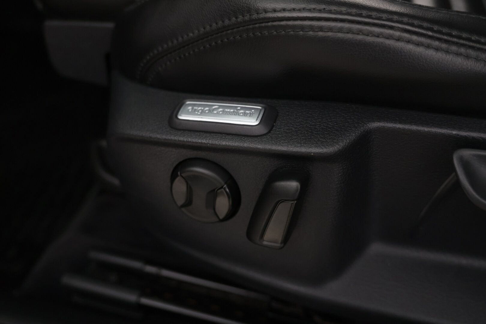 Volkswagen Passat 2017 Variant GTE Plug-In Hybrid 160 kW (218 hv) DSG-automaatti / ACC / Matrix LED / Taitettava Vetokoukku / Nahkasisusta /