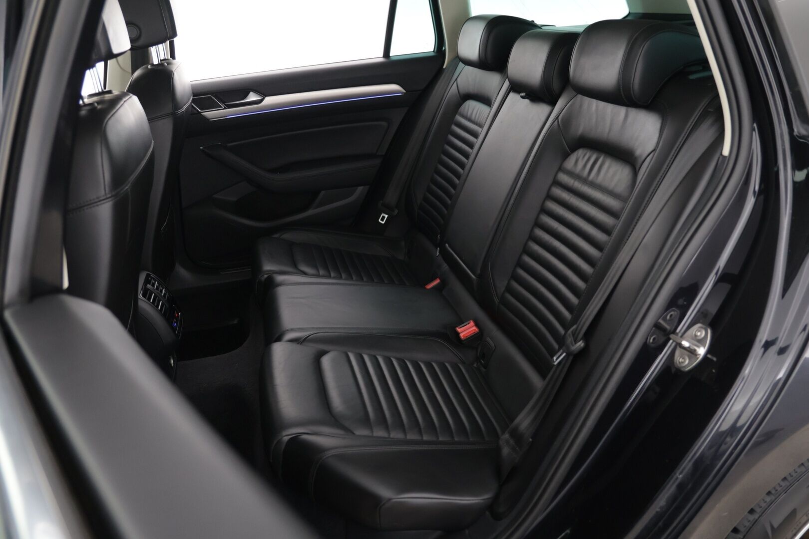 Volkswagen Passat 2017 Variant GTE Plug-In Hybrid 160 kW (218 hv) DSG-automaatti / ACC / Matrix LED / Taitettava Vetokoukku / Nahkasisusta /